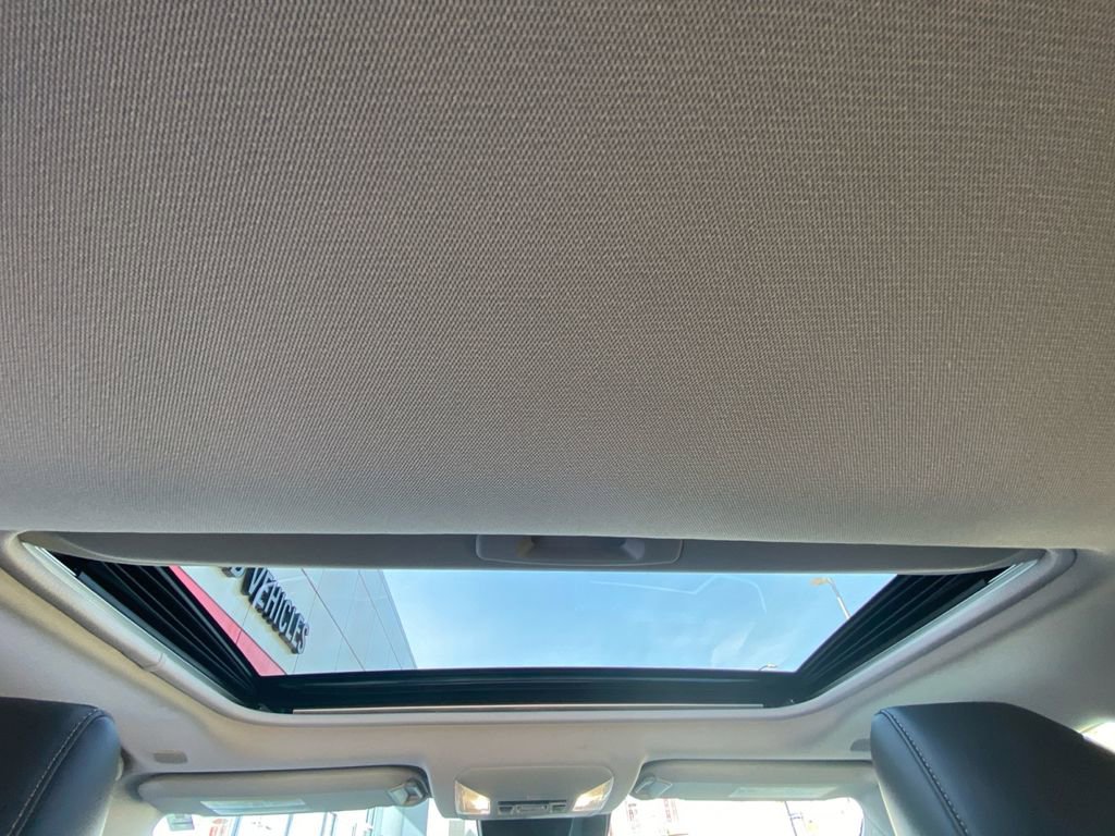 Used 2023 Toyota RAV4 XLE Premium image 25