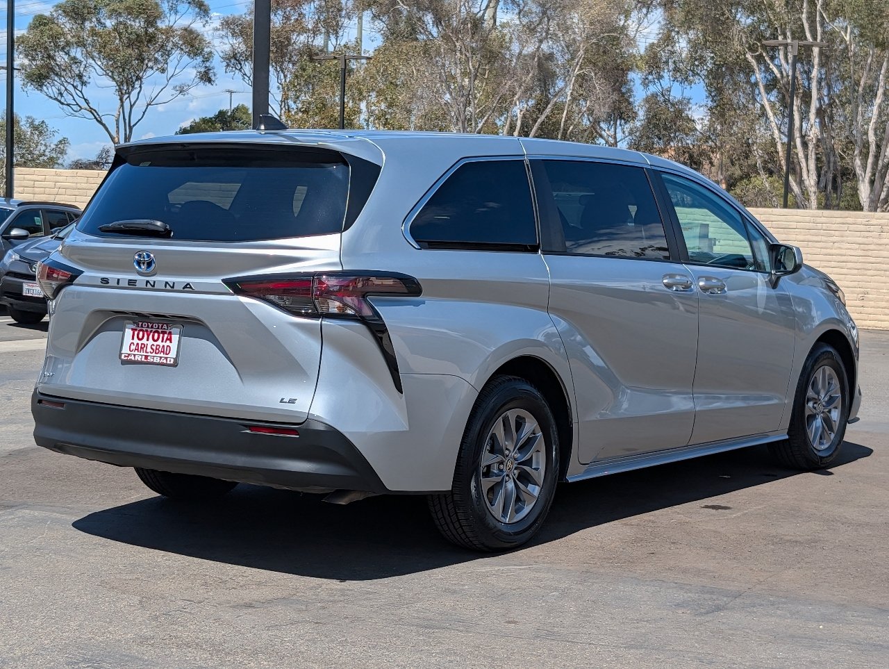 Used 2025 Toyota Sienna LE FWD image 14