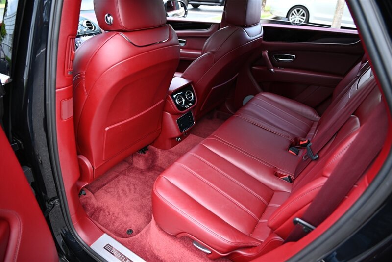 Used 2019 Bentley Bentayga AWD/4WD image 33