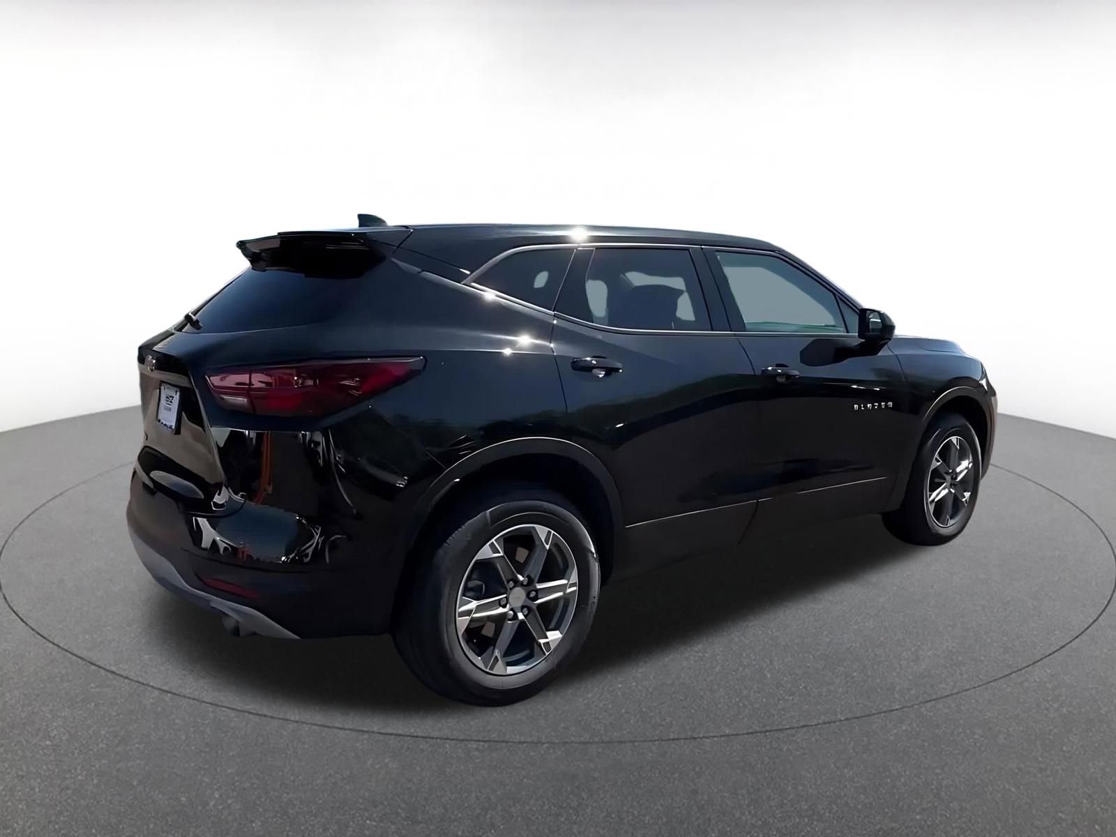 Used 2025 Chevrolet Blazer LT FWD image 14