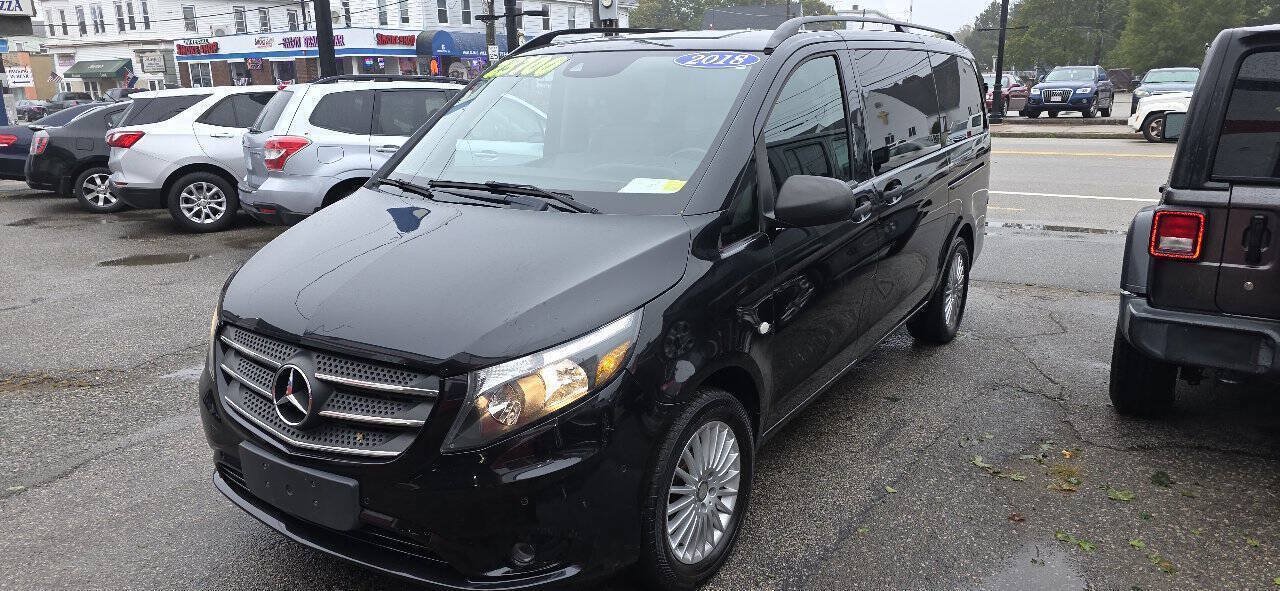 Used 2018 Mercedes-Benz Metris Passenger image 3