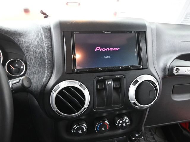 Used 2013 Jeep Wrangler Sahara w/ Connectivity Group AWD/4WD image 28