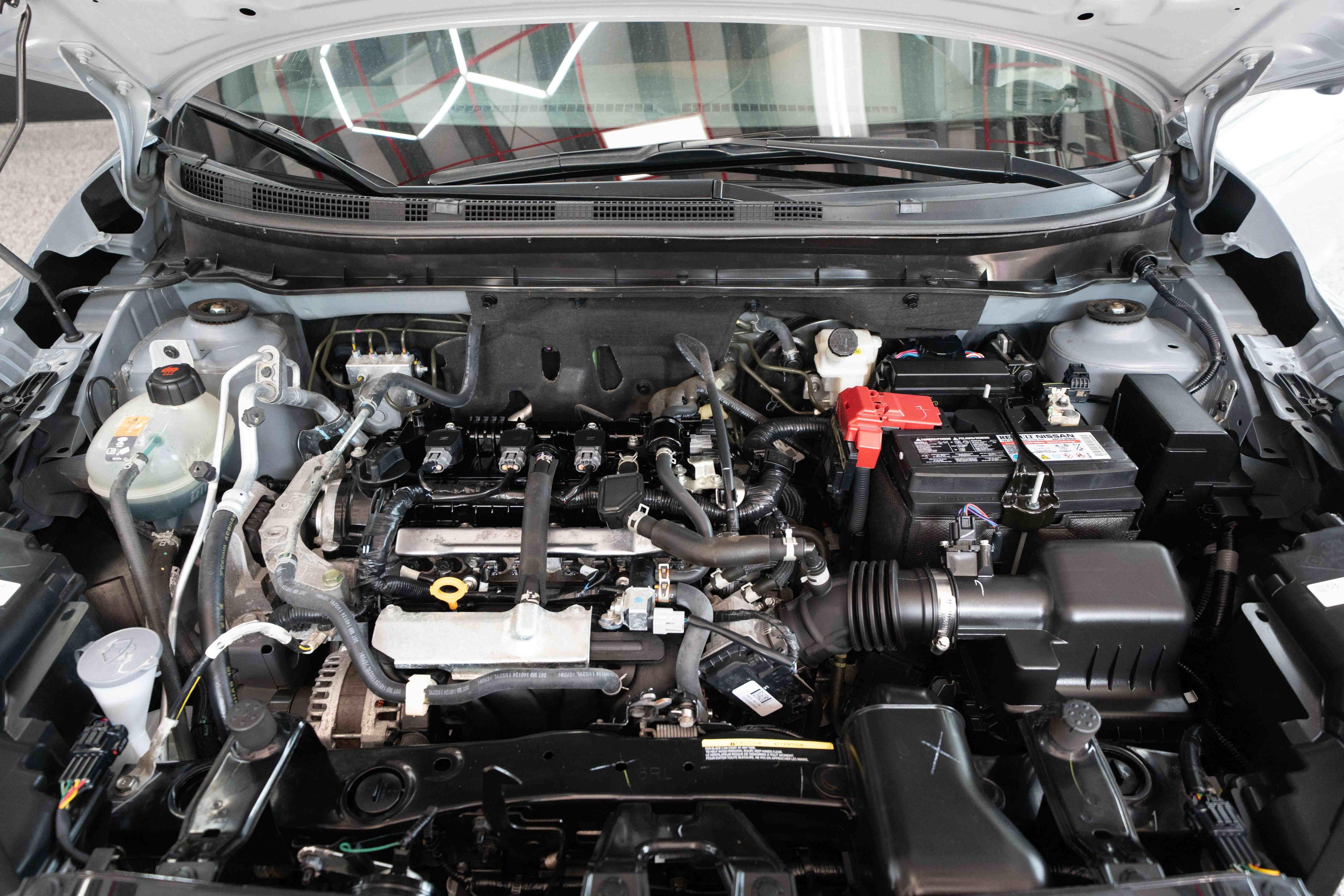 Used 2024 Nissan Kicks SR w/ Interior Electronics Package FWD image 31