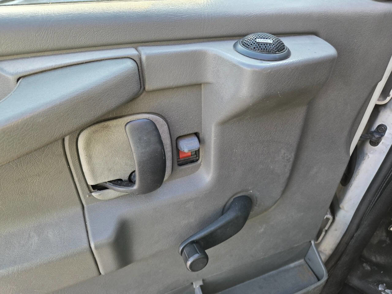 Used 2003 Chevrolet Express 2500 image 13