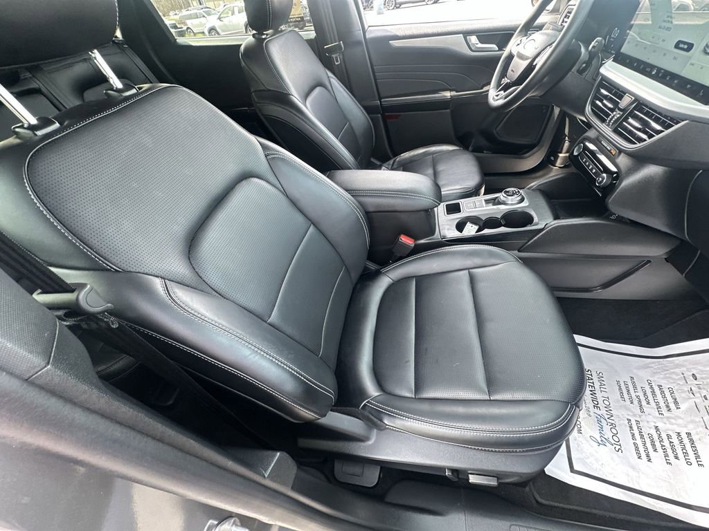 Used 2025 Ford Escape Platinum AWD/4WD image 31