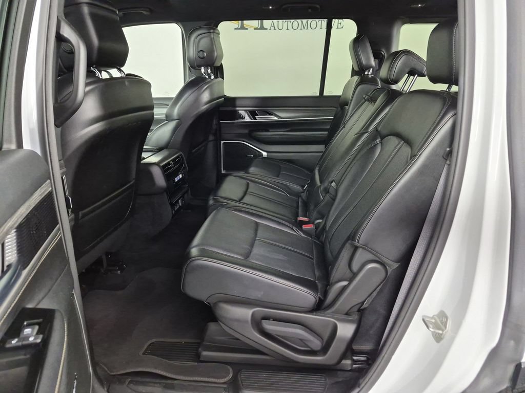 Used 2024 Jeep Wagoneer Series II AWD/4WD image 29