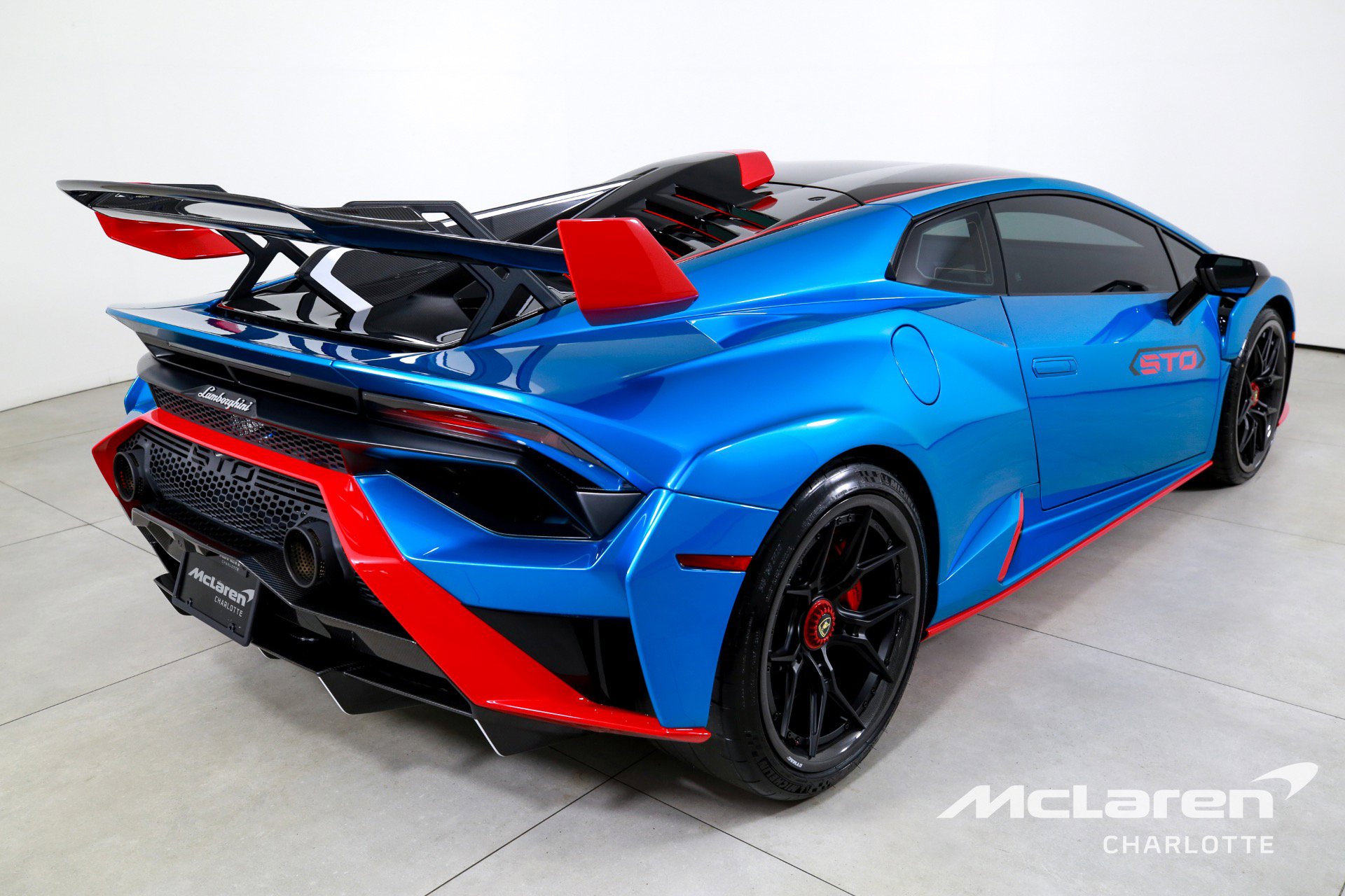 Used 2023 Lamborghini Huracan STO image 8