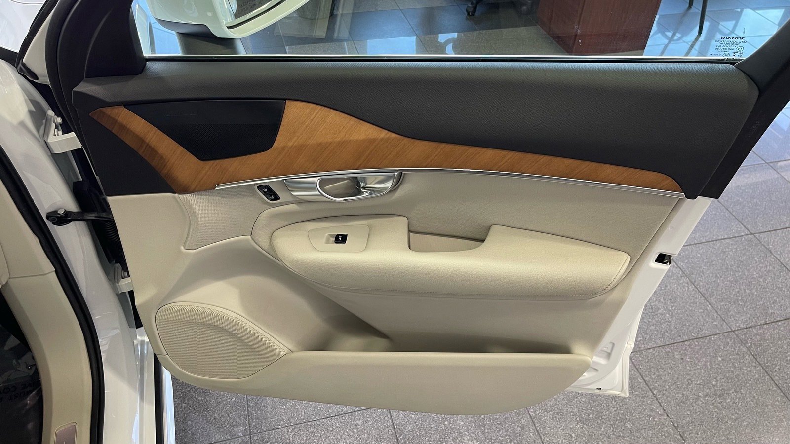 Used 2022 Volvo XC90 T8 Inscription Expression w/ Climate Package AWD/4WD image 40