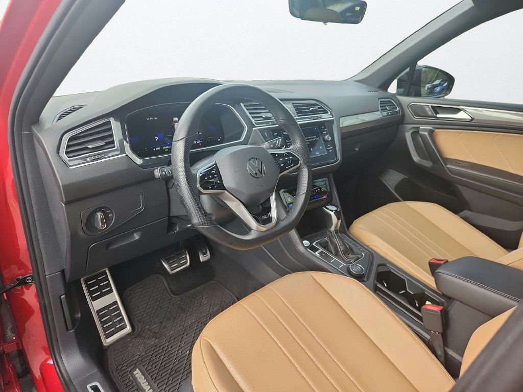 Certified 2024 Volkswagen Tiguan SE R-Line AWD/4WD image 10