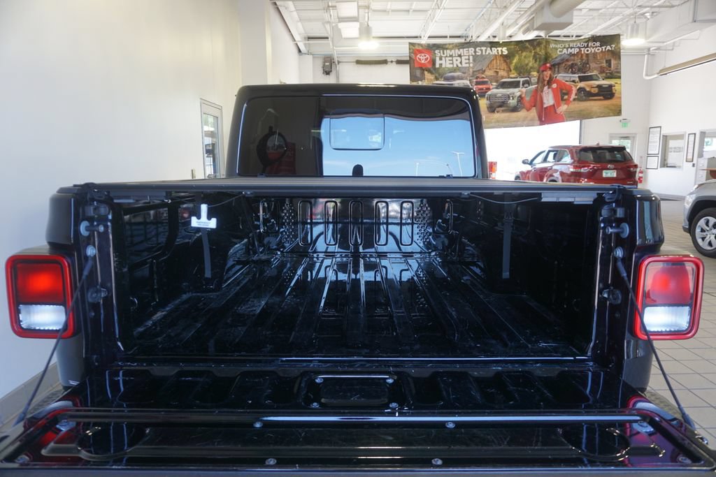 Used 2024 Jeep Gladiator Sport w/ Premium Package AWD/4WD image 18