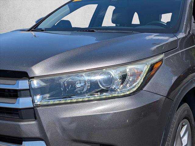 Used 2018 Toyota Highlander Limited FWD video 2