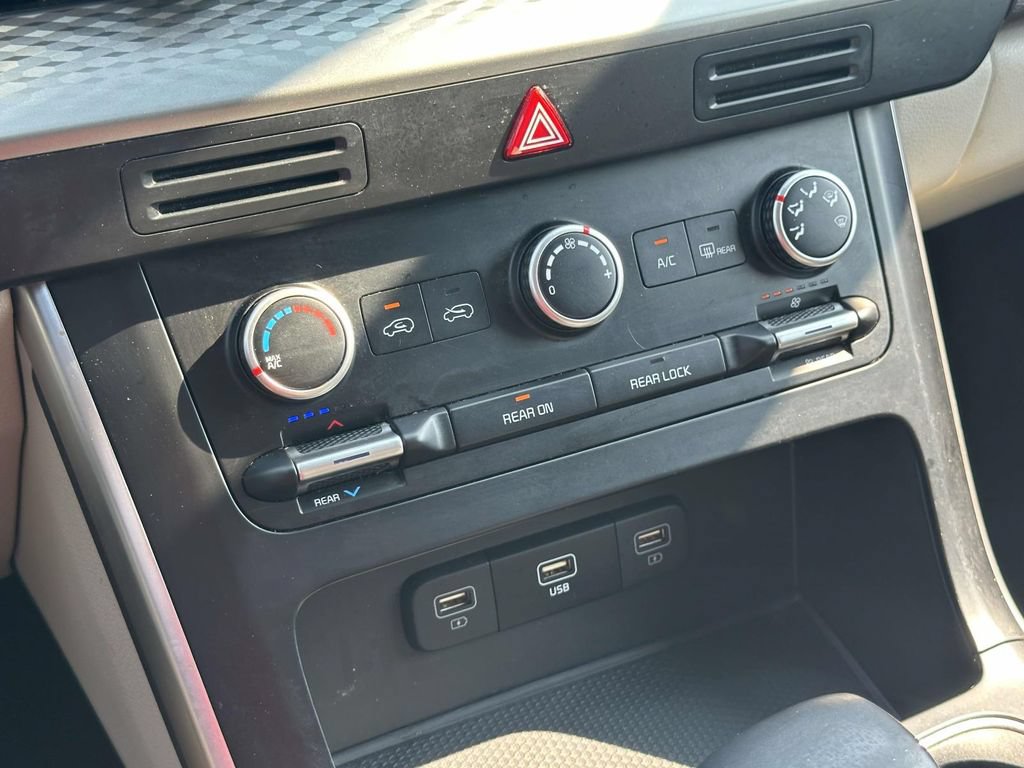New 2024 Kia Carnival LX FWD image 25