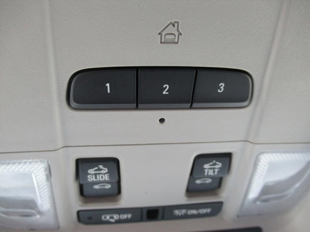 Used 2019 Buick Enclave Essence w/ LPO, Sport Appearance Package image 29