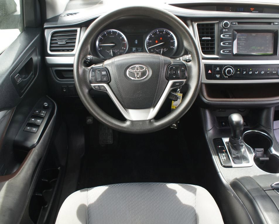 Used 2016 Toyota Highlander LE AWD/4WD image 5