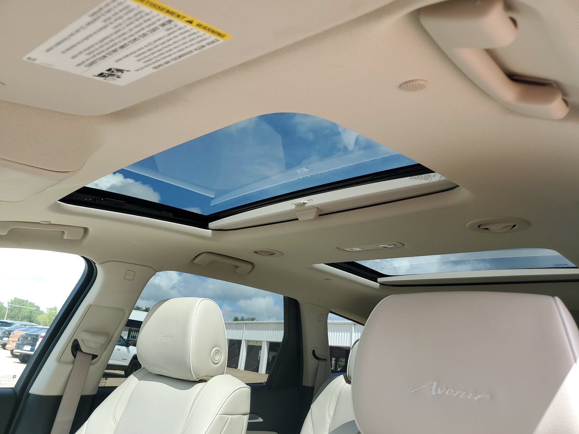 Used 2022 Buick Enclave Avenir AWD/4WD image 27