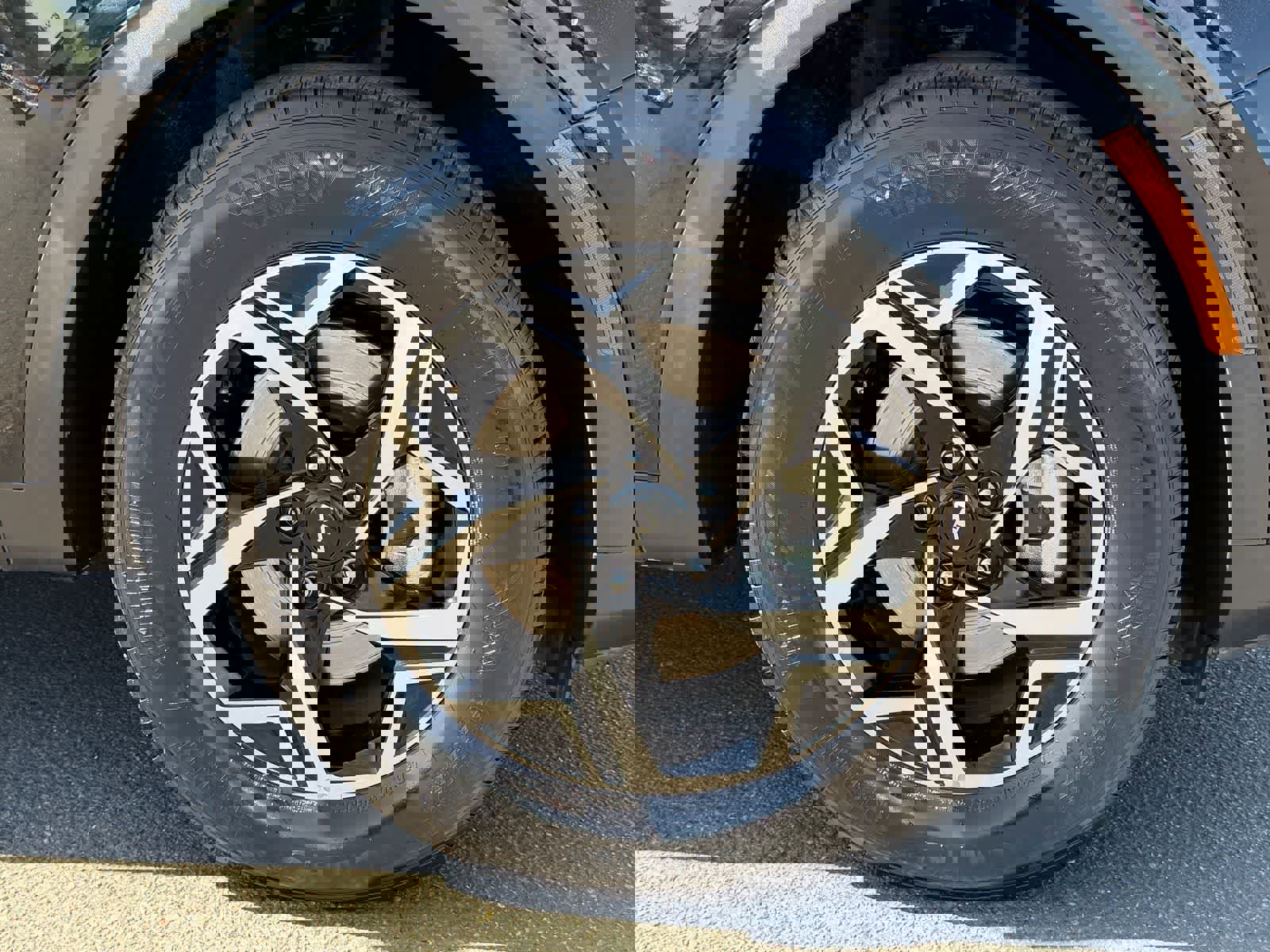 Used 2025 Kia Sportage LX image 10