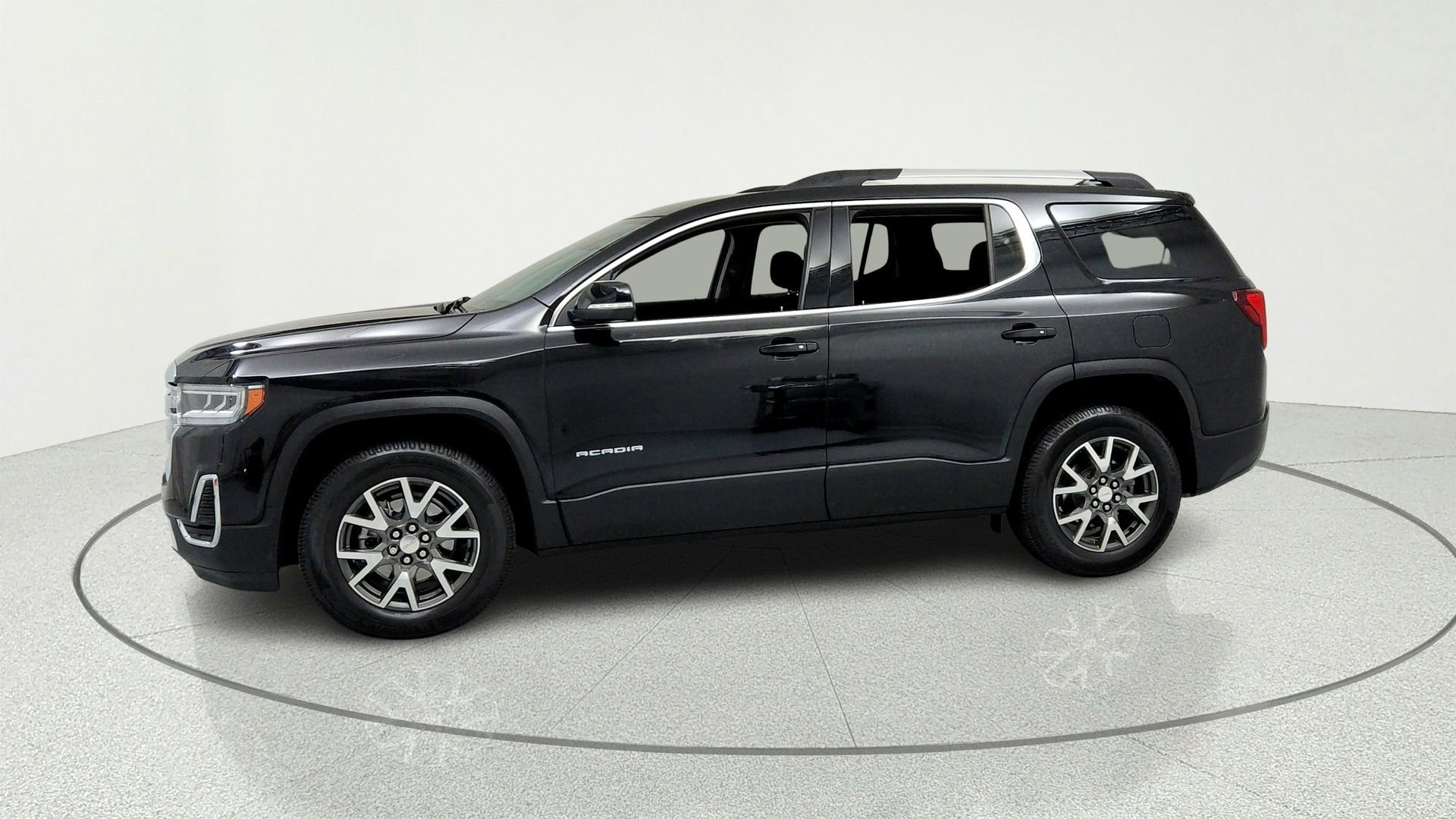 Used 2021 GMC Acadia SLE w/ Driver Convenience Package FWD image 2