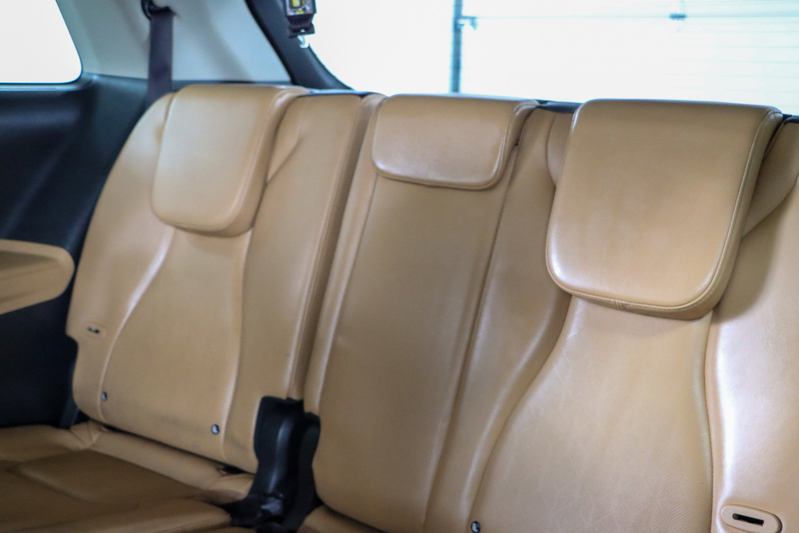 Used 2024 Kia Carnival EX image 25