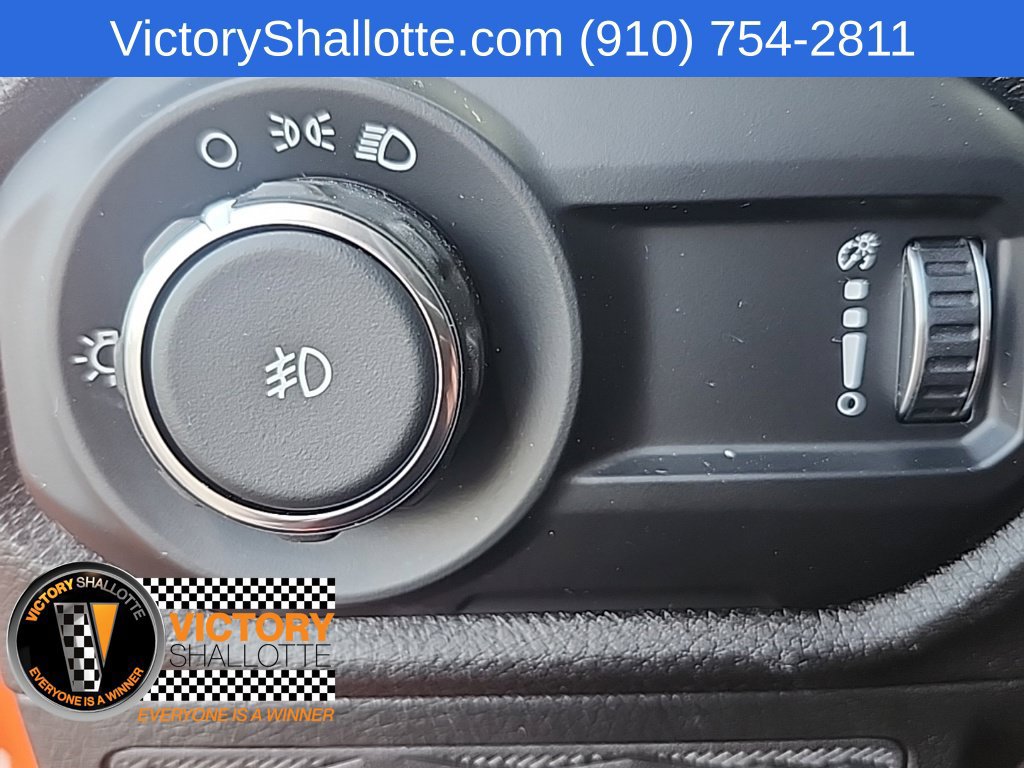 Used 2025 Jeep Wrangler Unlimited Sport AWD/4WD image 13