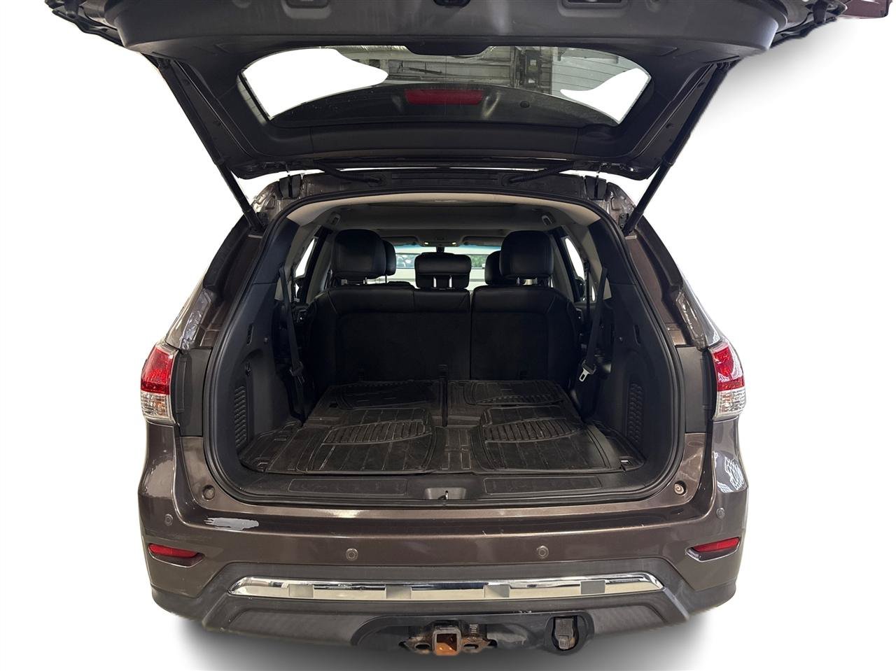 Used 2015 Nissan Pathfinder Platinum w/ Cargo Package FWD image 12