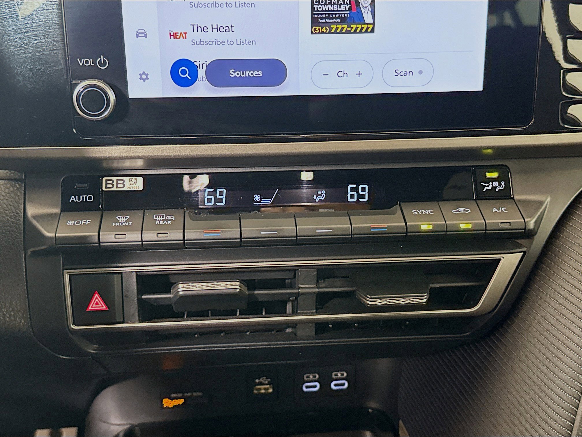 Used 2025 Toyota Camry SE image 17