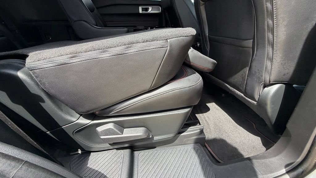 Used 2023 Ford Explorer ST-Line AWD/4WD image 16