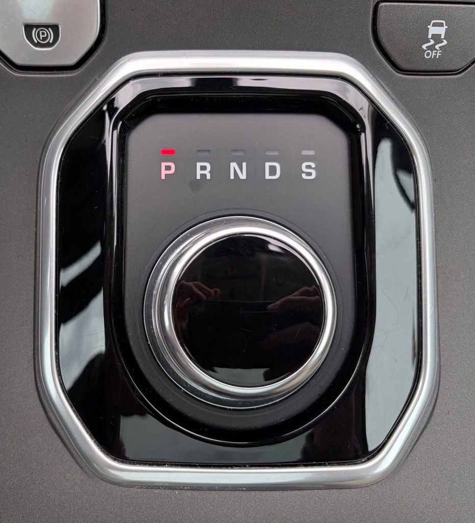 Used 2017 Land Rover Range Rover Evoque SE image 14