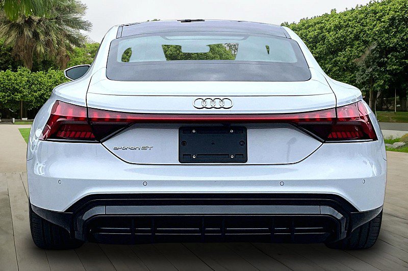 Used 2024 Audi e-tron GT Premium Plus image 4