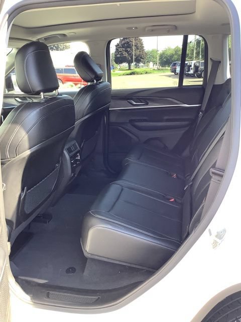 Certified 2023 Jeep Grand Cherokee Limited AWD/4WD image 22
