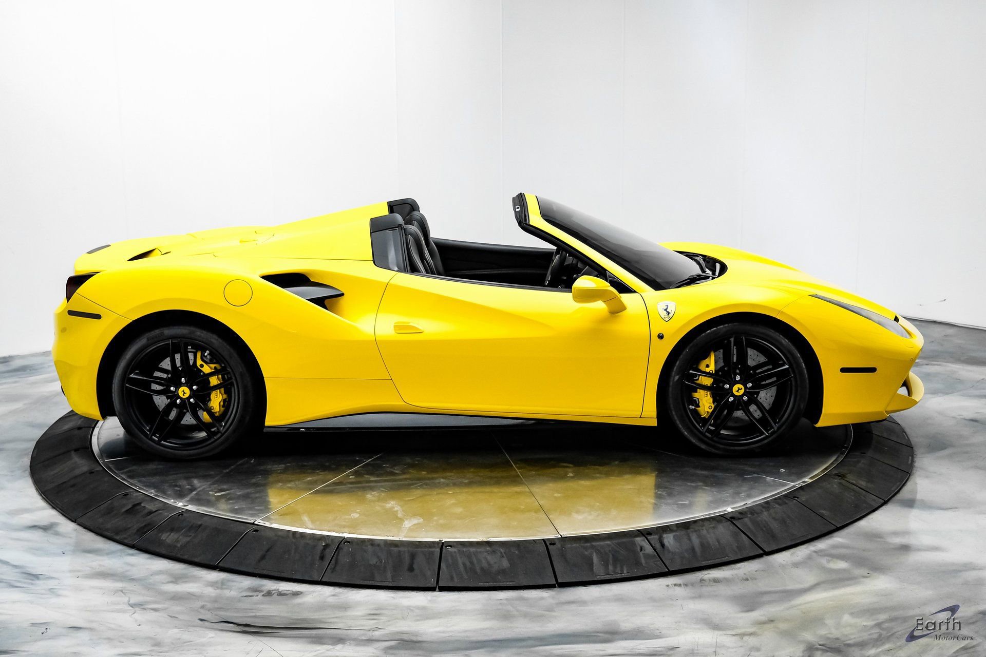 Used 2017 Ferrari 488 Spider image 27