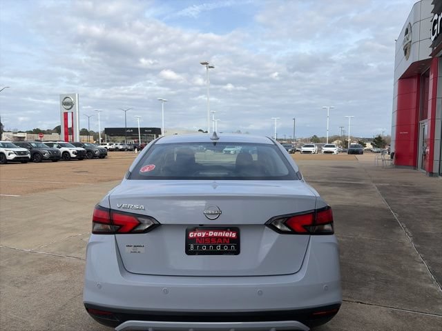 New 2025 Nissan Versa SV w/ Trunk Package FWD image 3