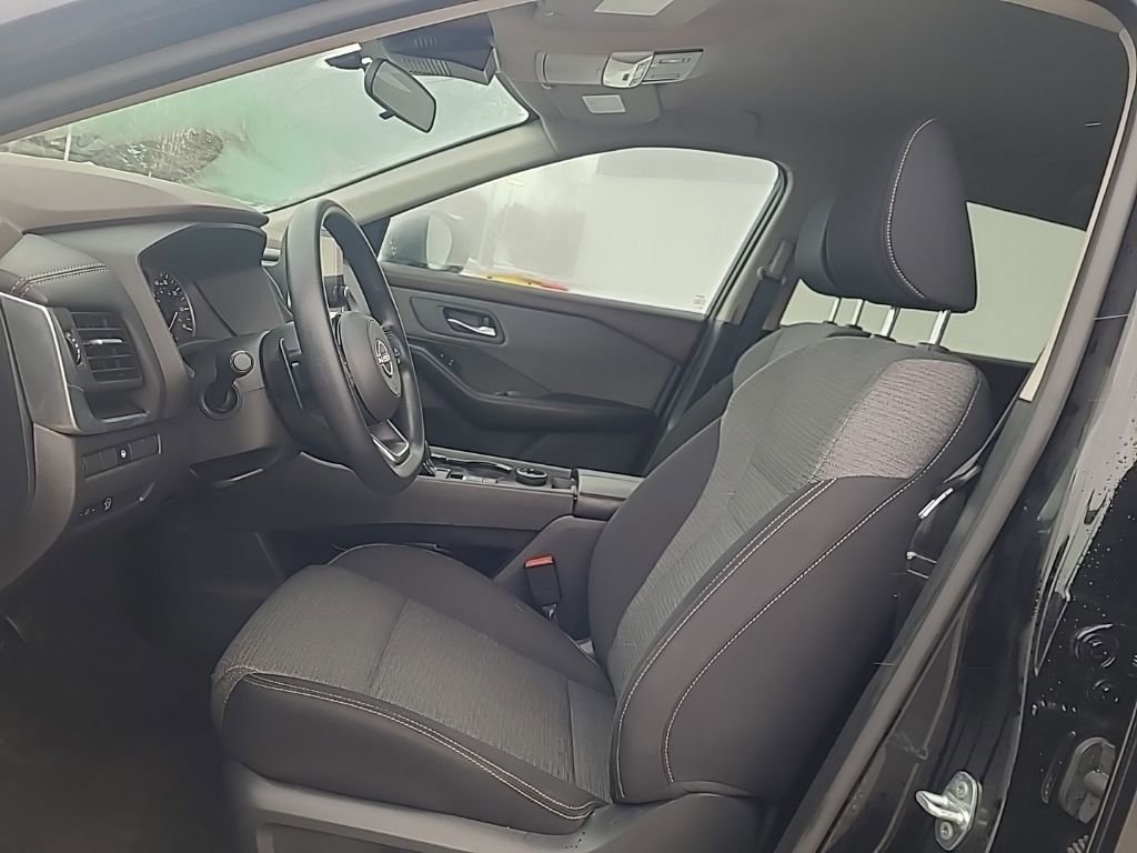 Used 2023 Nissan Rogue SV image 10