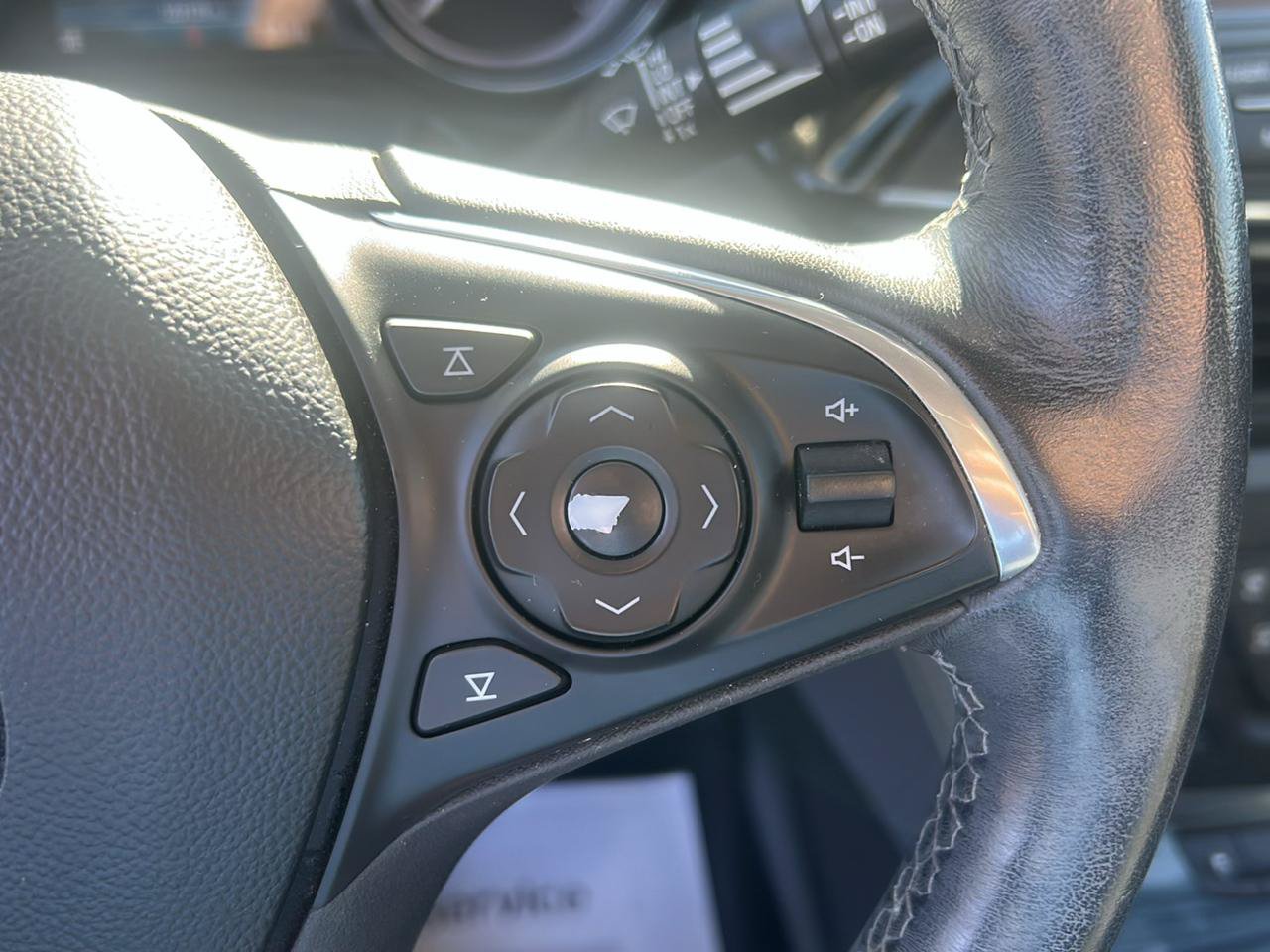 Used 2019 Buick Envision Essence FWD image 18