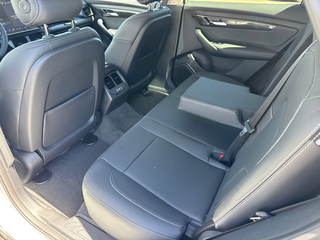 New 2027 VinFast VF 8 Eco AWD/4WD image 19