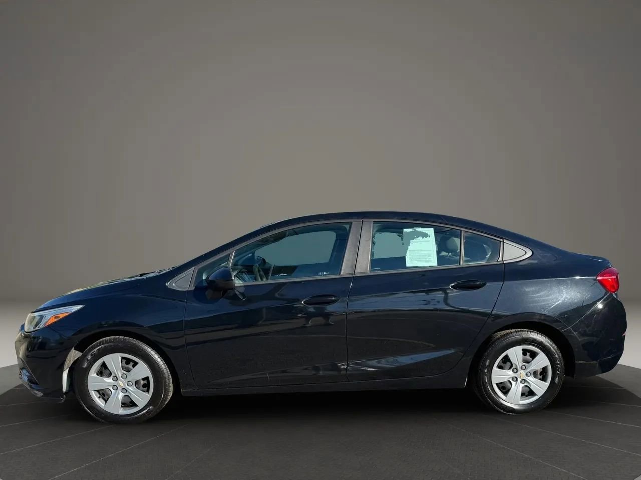 Used 2018 Chevrolet Cruze LS FWD image 5