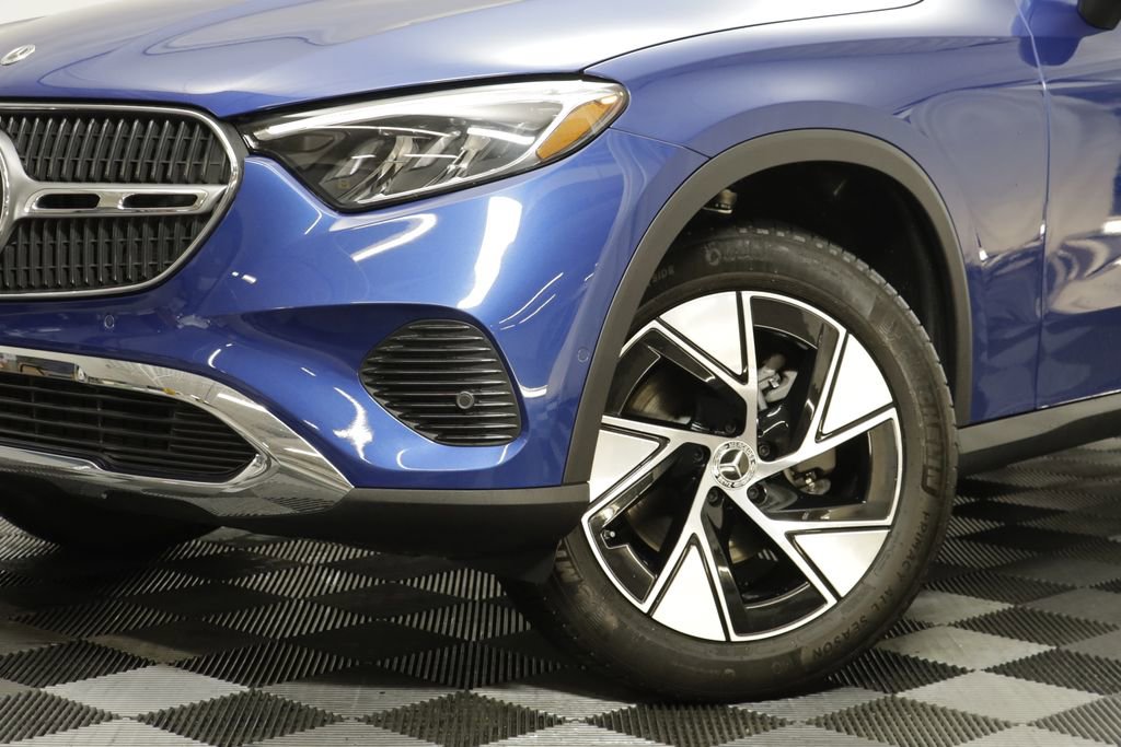 Used 2024 Mercedes-Benz GLC 300 4MATIC image 3