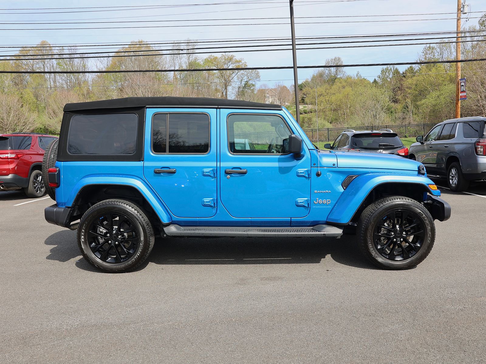 Used 2023 Jeep Wrangler Unlimited Sahara AWD/4WD image 8