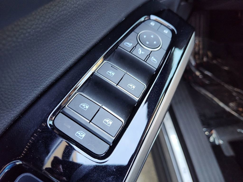 Used 2025 Nissan Pathfinder Platinum image 19