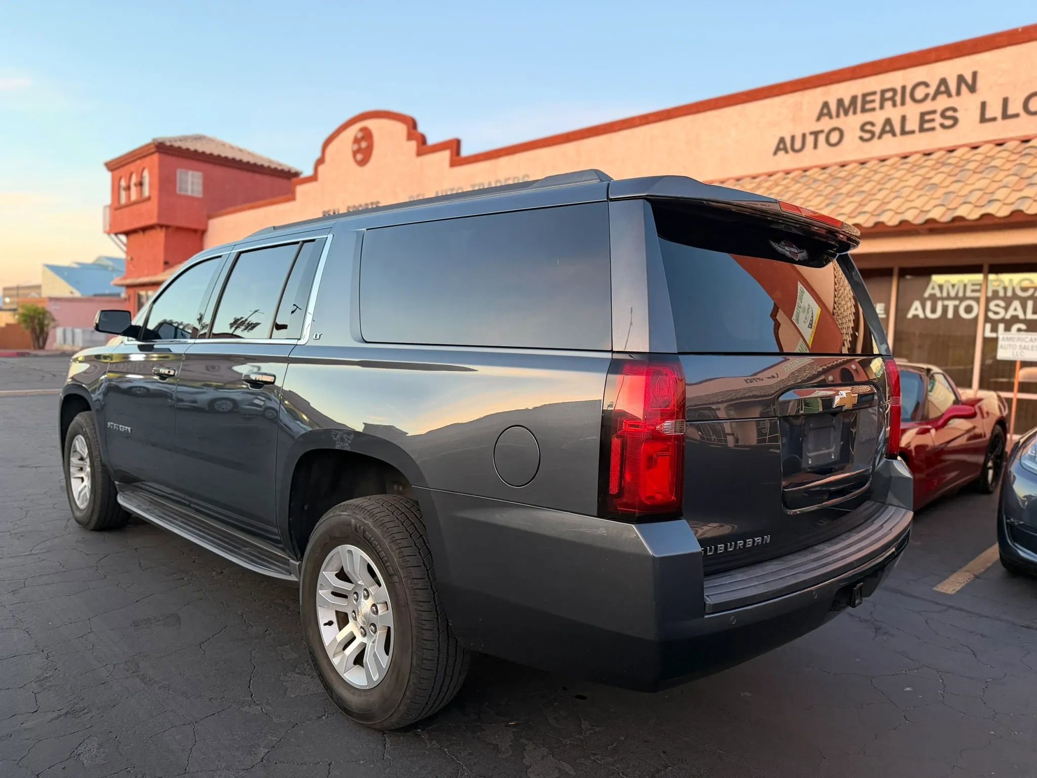 Used 2020 Chevrolet Suburban LT RWD image 8