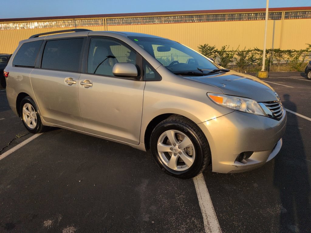 Used 2015 Toyota Sienna LE FWD image 8