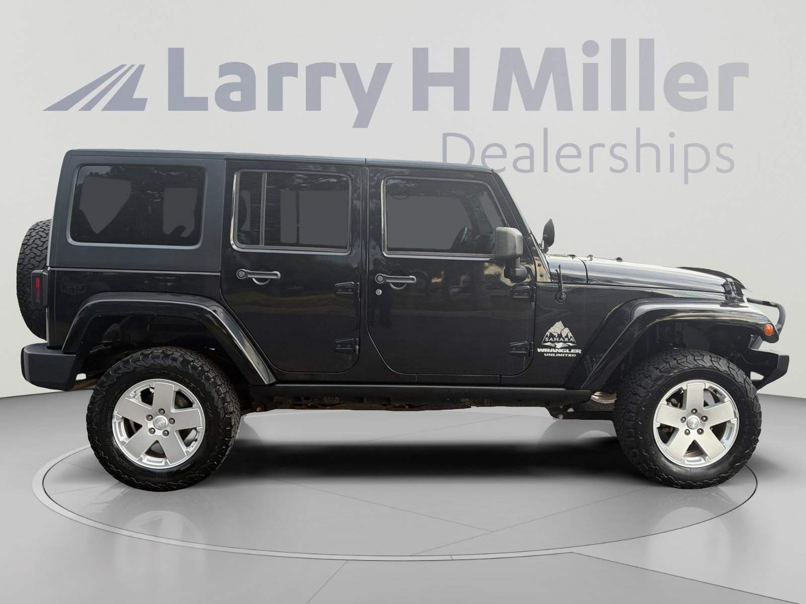 Used 2011 Jeep Wrangler Unlimited Sahara w/ Connectivity Group AWD/4WD image 6