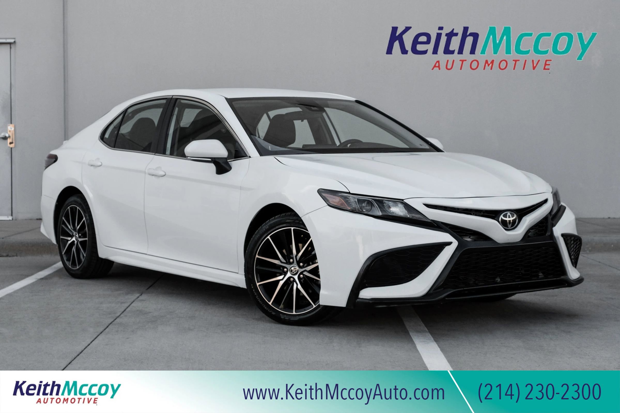 Used 2024 Toyota Camry SE image 1