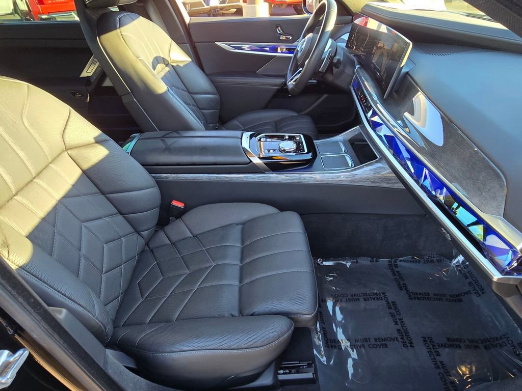 Used 2023 BMW 760i xDrive w/ Parking Assistance Package image 15