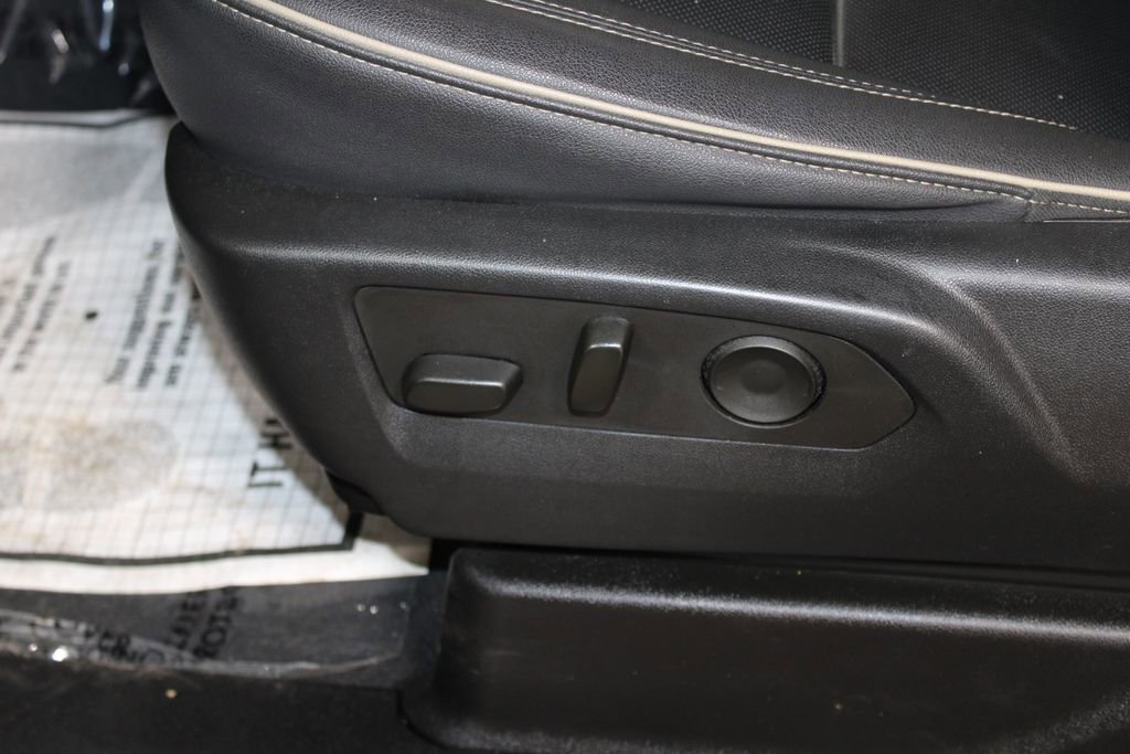 Used 2023 GMC Yukon XL SLT image 26