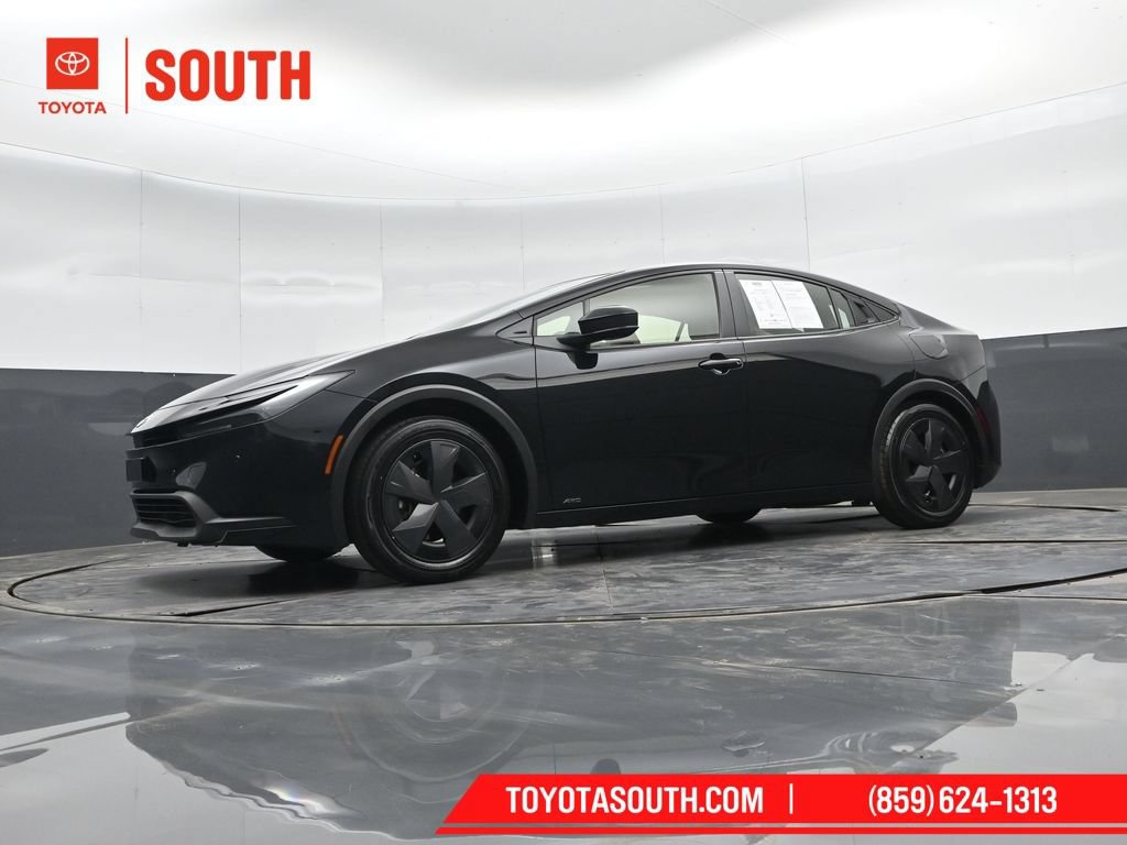 Used 2025 Toyota Prius LE AWD/4WD image 41
