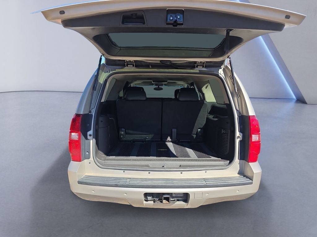 Used 2009 Chevrolet Suburban LT image 19
