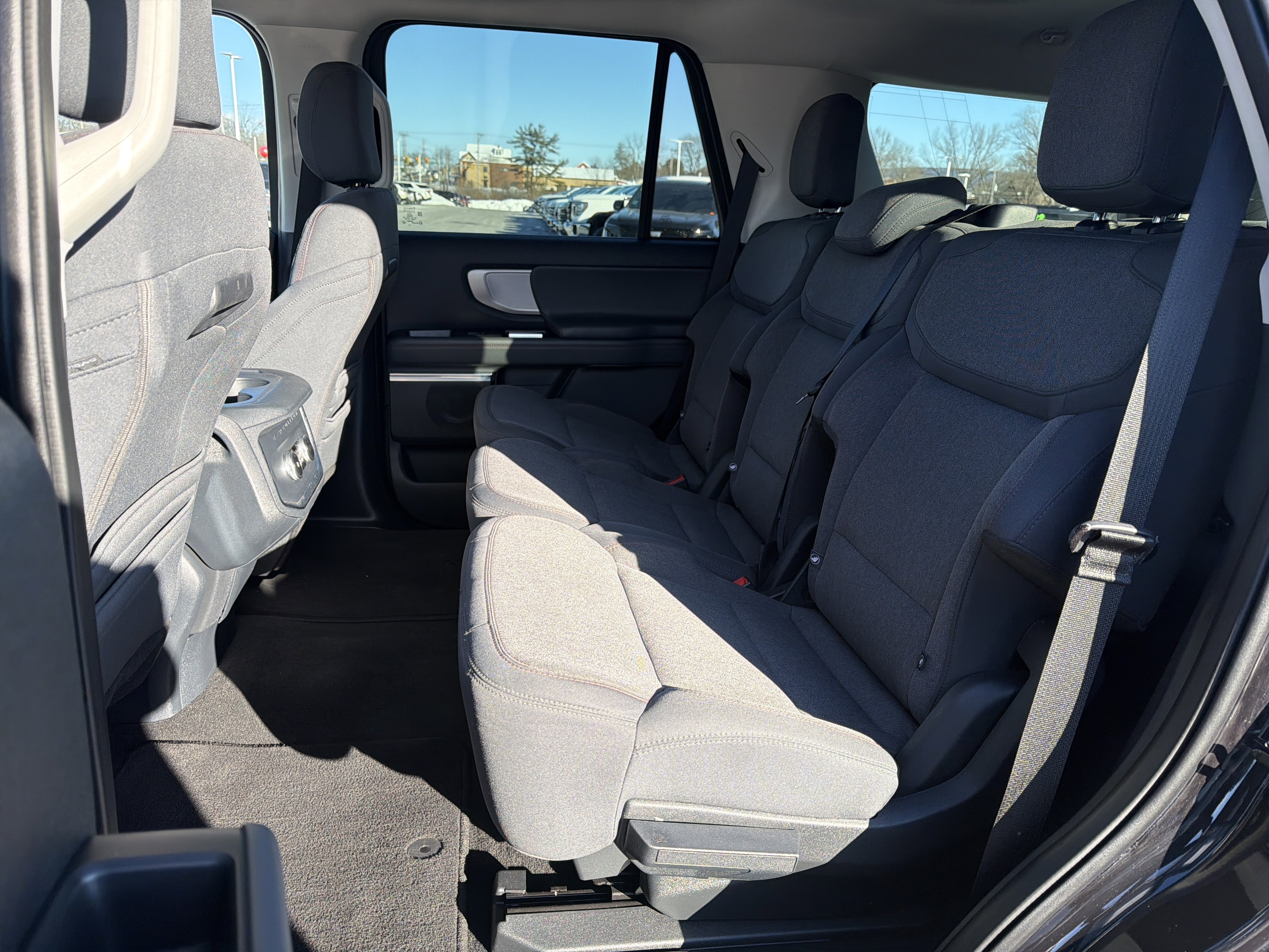 Used 2025 Ford Expedition Active image 13