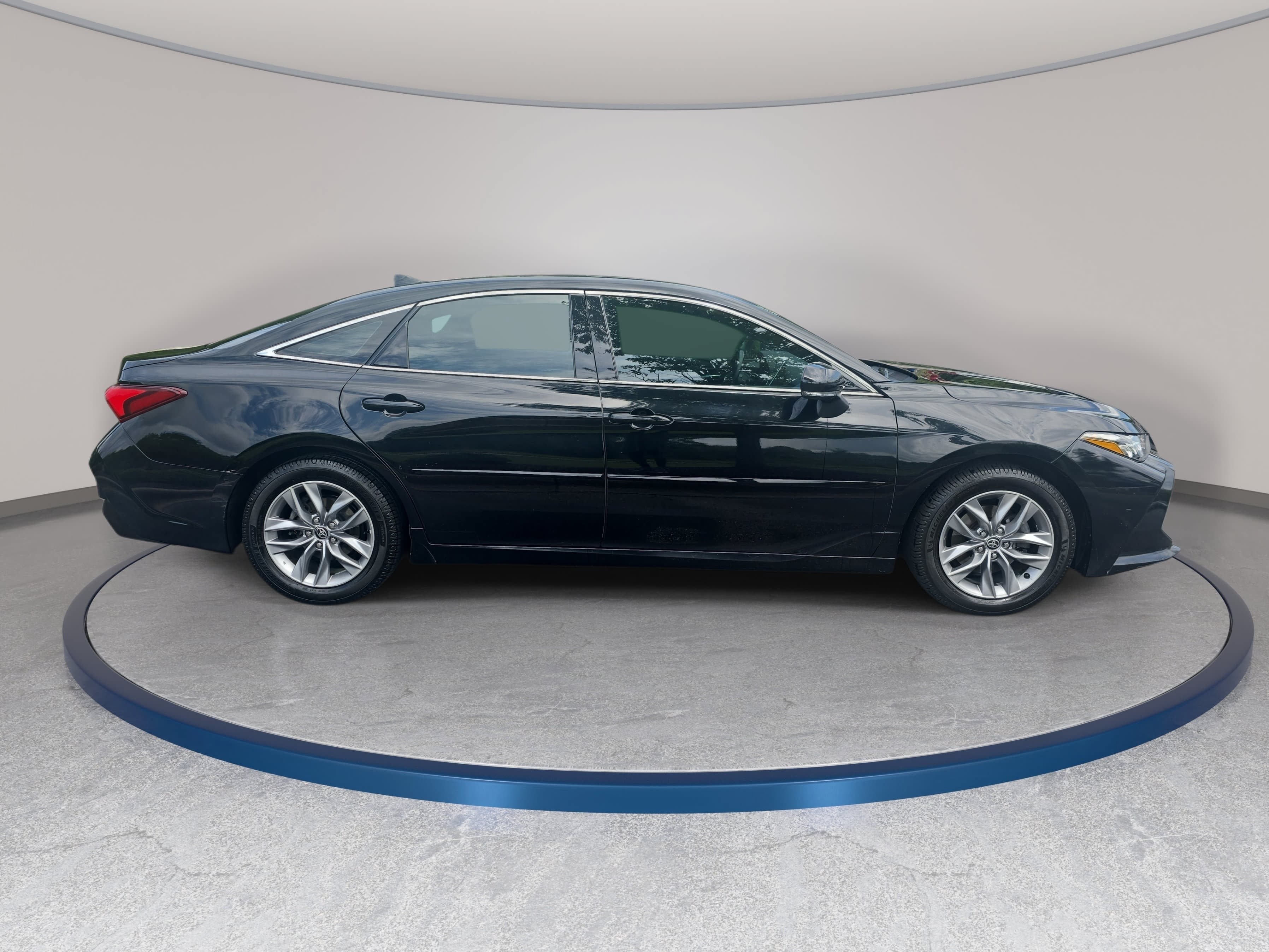 Used 2022 Toyota Avalon XLE w/ Moonroof Package FWD image 4