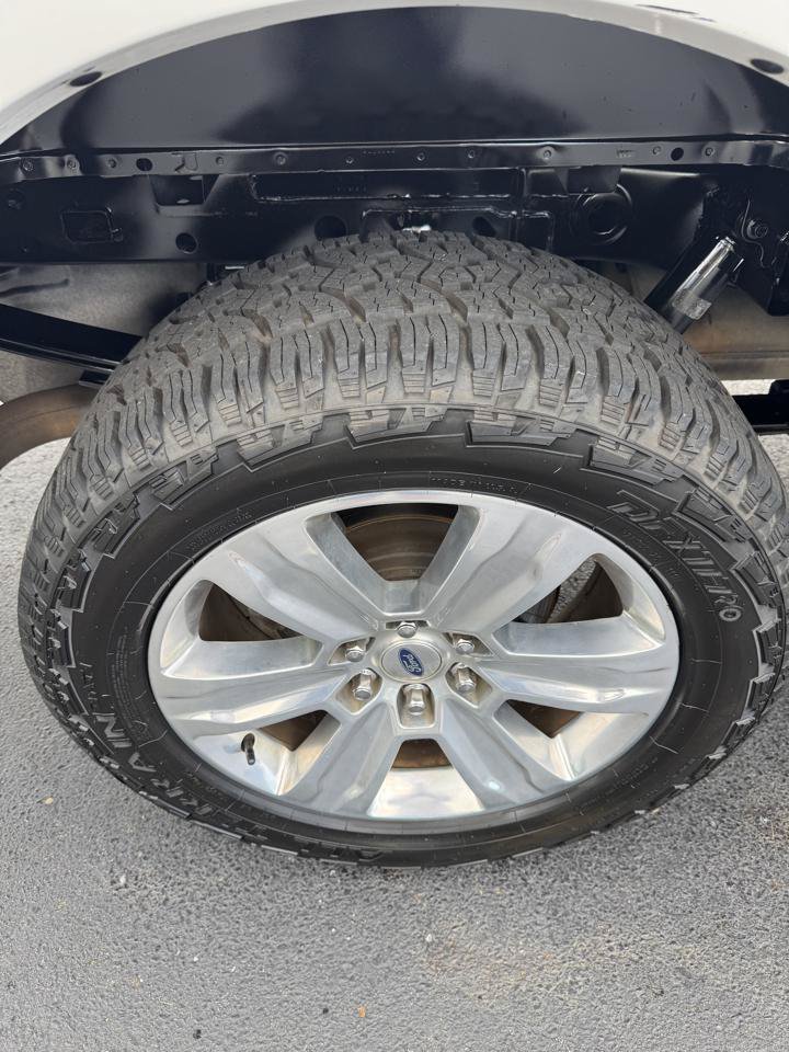 Used 2016 Ford F150 Platinum w/ Equipment Group 701A Luxury AWD/4WD image 11