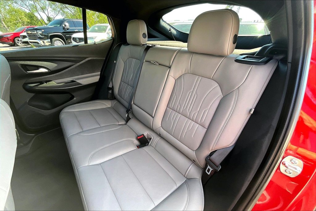 Used 2026 Buick Envista Avenir FWD image 32